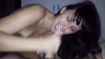 A belissima Sandy levando gozada na boca