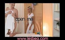 Video porno duas lésbicas safadinhas trepando depoi do banho gostoso no motel