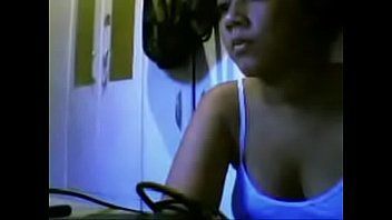 Coroa brasileira gostosa mostrando as tetas na web