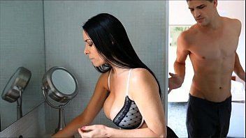Moreninha linda deu a xota pra seu macho comer de quatro
