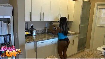 Pono gratis agarrando a bunda e seios da negra deliciosa