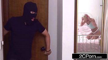 Casa das brasileiras putinha fode com ladrão gostoso e dotado