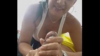 Puta fazendo boquete e batendo punheta