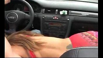 Fez boquete pro motorista e tomou porra na boca